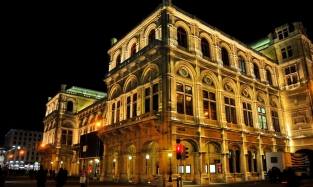 Директора музея Врубеля ангажировали посетить оперу