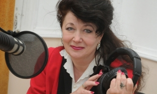 Она заблокировала самого Кашпировского: день рождения у известной омской радиоведущей