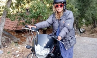 Экс-директор Омского хора «отрывалась» на мотоцикле в Турции