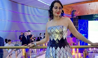 Супруга омского финансиста Алексея Страгиса выгуляла в Москве свое шикарное платье