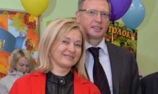 Любовь, похожая на сон: Бурков рассказал, как зимой одаривал жену розами из Грузии