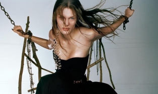 Омская модель Кристина Грикайте стала одной из героинь февральского номера Vogue