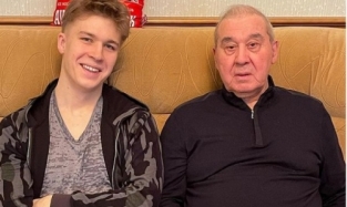 Бывший губернатор Полежаев показал омичам внука Леню, который до 13 лет «не прочитал ни одной книги»