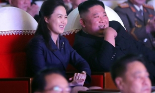 Супруга главы Северной Кореи Ким Чен Ына красавица Ли Соль Чжу перестала быть затворницей