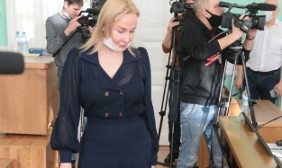 Депутат Горностаева предпочла для горсовета провокационное платье