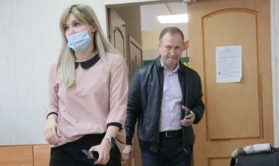 Суд над Федотовым-3: деловой look юриста и ухоженность служительницы Фемиды