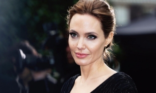 "Я уже давно одна": Анжелина Джоли до сих пор переживает расставание с Брэдом Питтом