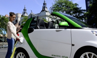 Электричество вместо бензина: о покупке электромобиля думает 20% отечественных автолюбителей