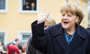 Просить своих уже не модно, но и канцлер Германии отказала омичам