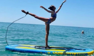 Будущая балерина, дочь экс-депутата Омского Заксобрания занимается даже на отдыхе