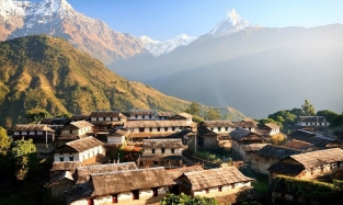 Может, уже гражданство поменять: российский турист на два года застрял в Непале