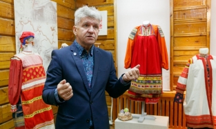 Панталоны намерен подарить известный собиратель народных костюмов Васильеву из "Модного приговора" 