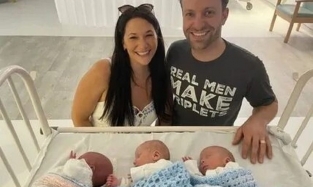 Попал один раз на 200 млн: британка родила уникальных тройняшек