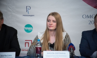 Дочь певца Валерия Сюткина привезла в Омск спектакль на открытие феста "ЛиТЕрАТура" 