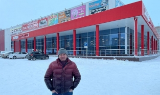 Шкуренко купил торговый центр в тон пуховика 