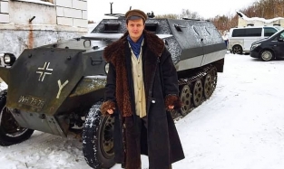 Актер "Галерки" укатил в Египет на немецком танке!