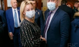 Самая красивая омская вице-мэрша тепло пообщалась с зампредом облправительства