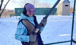 Омская Королева Бизнеса 2021 Алина Фабрициус научилась стрелять