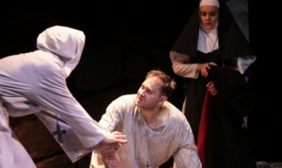 А спорим не подерутся: омские театры «толкаются» на одной поляне