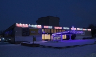 Ремонт Омского ТЮЗа «простимулировали» приобретением огромного медиа-экрана