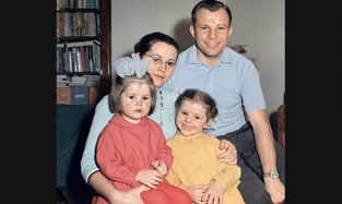 "Вырасти из них настоящих людей": О чем Гагарин писал жене перед полетом в космос? 