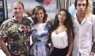 Сын лидера группы "Дюна" и Натальи Сенчуковой женится на детсадовской возлюбленной
