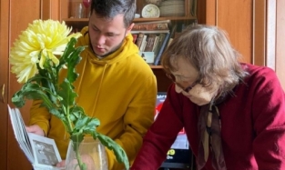 91-летняя мэтр омской графики передала свои работы городскому музею