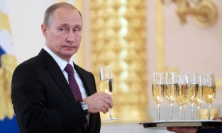 Россияне не собираются отказываться от шампанского на Новый год