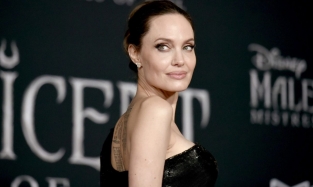 Анджелина Джоли подписывает контракт со всеми своими любовниками