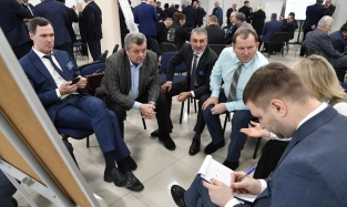 Омские VIP-властители продолжают делиться фото деловой игры
