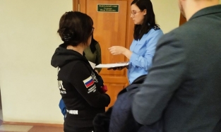 Бывший зам омского министра ЖКХ предстала на суде в ином образе