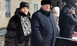 Глава Нововаршавского района оказался хоккейным фанатом
