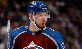 Скандал вне льда: российская звезда НХЛ сначала «запил», а потом уехал