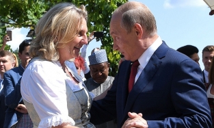 Иностранка, у которой Путин гулял на свадьбе, заделалась рязанским дачником
