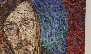 Омский журналист стал обладателем эксклюзивного мозаичного панно с Летовым