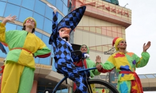 Без лишних: междусобойчиком в Омске открылся очередной фест кукольников 