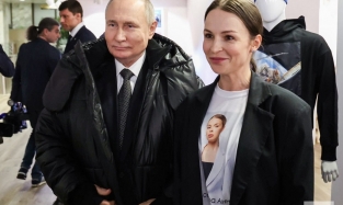 Владимир Путин в роли манекенщика примерил отечественную верхнюю одежду