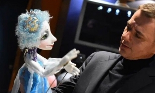 Мужу экс-омички Кристины Бродской в Омске презентовали лежалую куклу