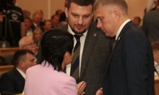 Отчет губернатора: кто с кем, кто в чем, кто как