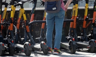 Омск временно свободен от электросамокатов: непогода решила проблему с ними