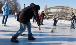 Снова в Омске открывается самый большой уличный каток