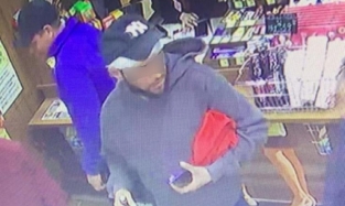 Фаны "Авангарда" за свитер с эмблемой клуба готовы лишиться свободы