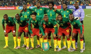 Сборная Камеруна по футболу прилетела на Чемпионат мира со своими проститутками