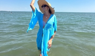 Звезда Омского музтеатра второй раз за год отправилась к морю