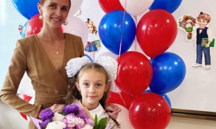 Звезда Омского музтеатра отдала дочь в первый класс