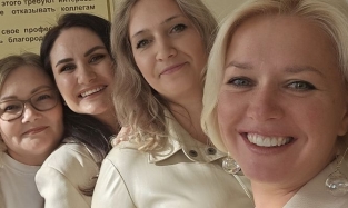 В монохроме встретила с подругами юбилей окончания вуза замглавврача Омского наркодиспансера