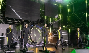 Крупнейший частный авиаперевозчик страны переоденет своих стюардесс и стюардов