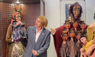 Дама с эполетом заставила директора омского кукольного стать актрисой