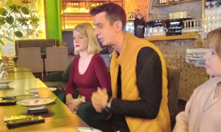 "Вверхтомашками" после "Ощущения бороды": детская премьера в омском Камерном