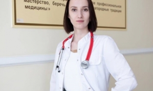 Омский врач с модельной фигурой на работе складывает "пазлы"